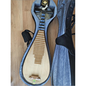 Like New Dunhuang Yunpai 560 Pipa – Black Buffalo Horn Pegs & Traditional Chinese Lute