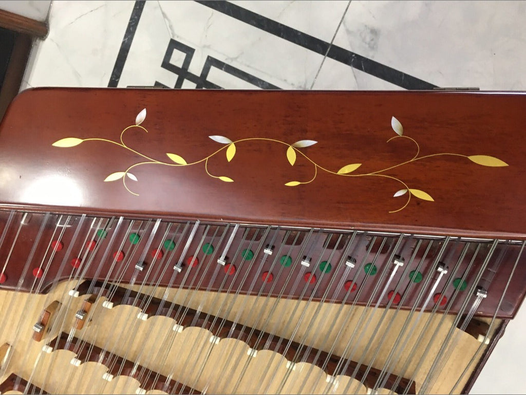 Pre-Owned Yuehai 402 Yangqin “Flying Flowers & Jade Inlay” – Chinese Dulcimer for Beginners & Performers